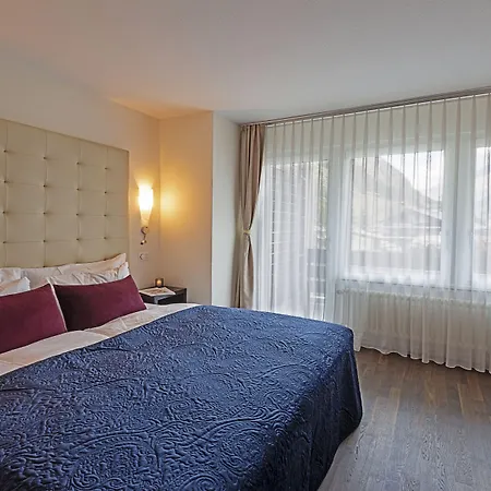 Le Mirabeau & 4*